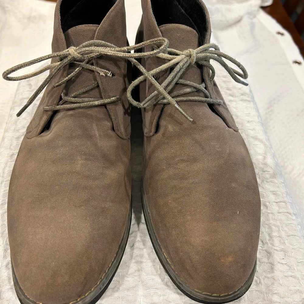 Brown Suede Chukka Boots with Crepe Sole